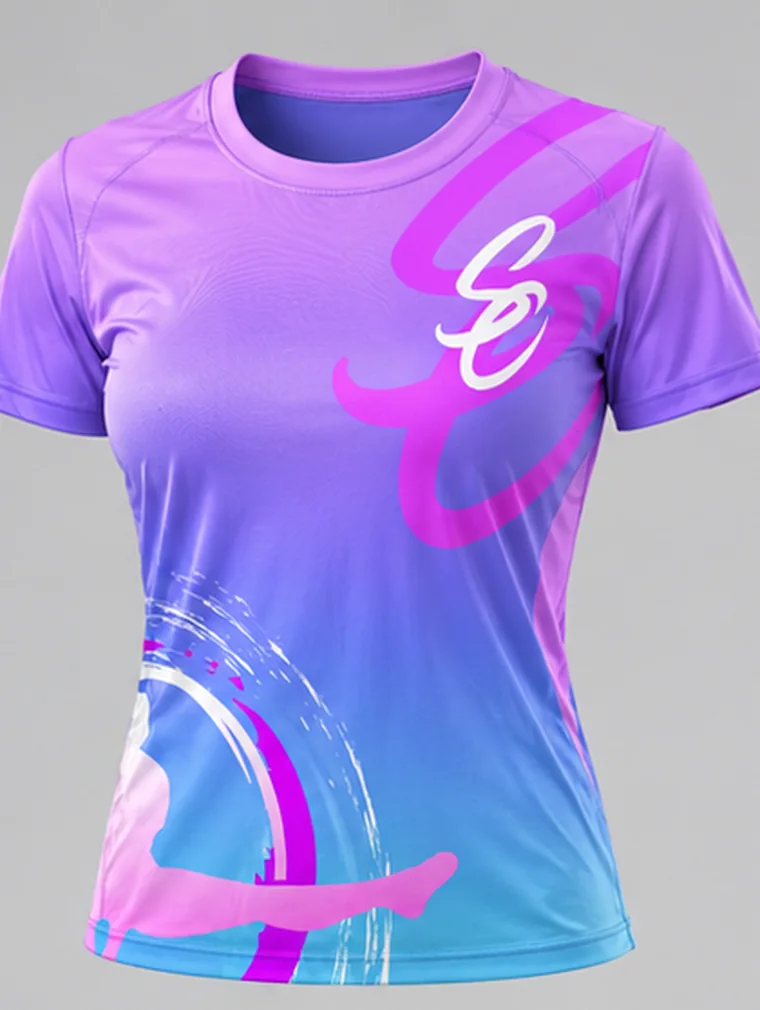 Frente de la playera de temporada: degradado lila a turquesa con el monograma SC